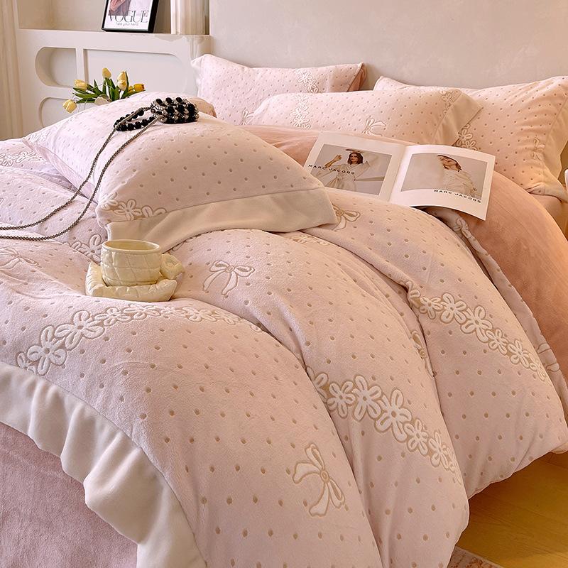 Утолщенный молочный флис Четыре предмета Корейский резной коралловый флис Двустороннее фланелевое пододеяльник Простыня Постельное белье