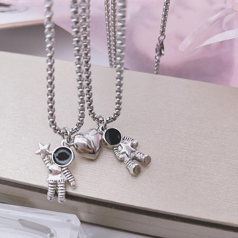 1Pair Spaceman Magnetic Pendant Necklace Astronaut Star Necklace Couple Necklace