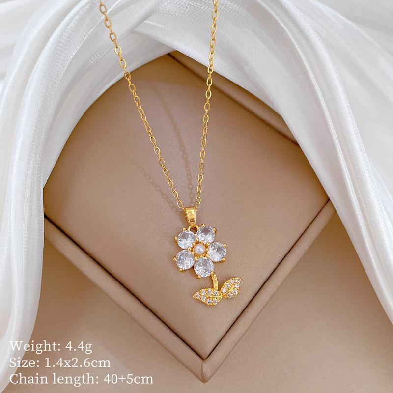 Copper Micro-Inlaid Love Light Luxury Temperament Gorgeous Full Diamond Necklace Female Versatile Collarbone Chain Titanium Steel