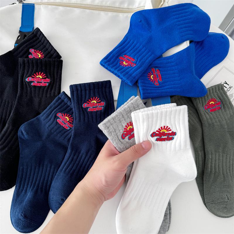 Носки до середины икры для скейтбординга Cityboy: Трендовый вышитый уличный стиль для мужчин и женщин