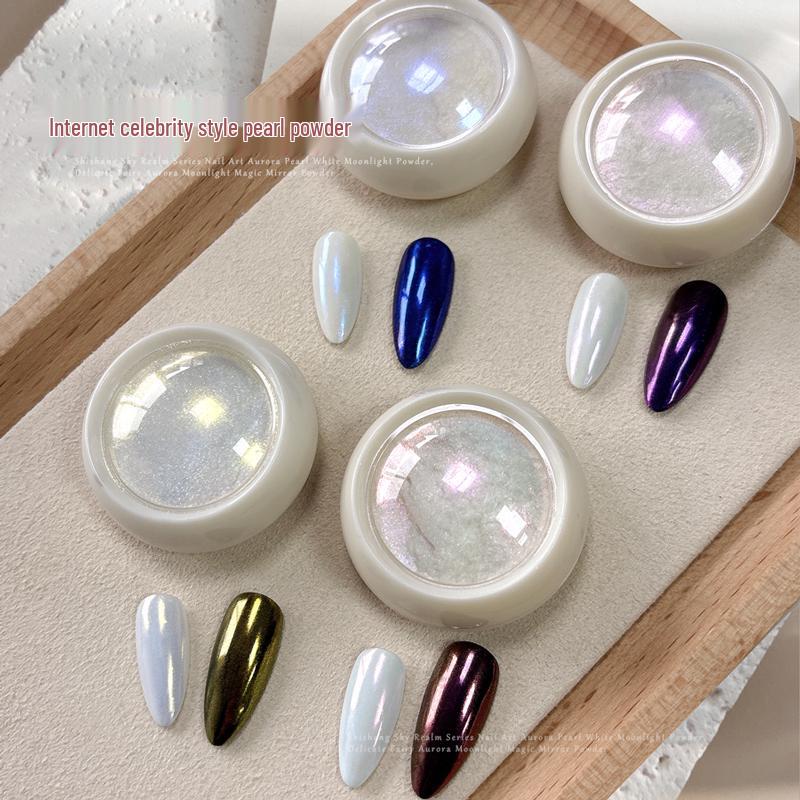 Маникюр с жемчужной пудрой Hailey Lux Satin: Свадебные ногти «Белый лунный свет»