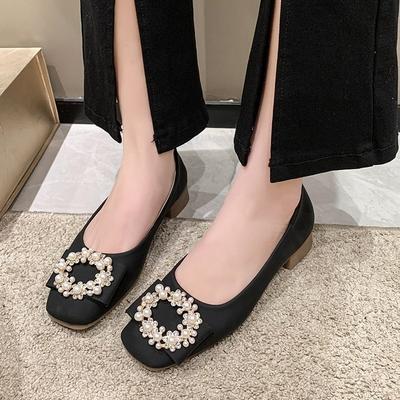 Женские туфли с бантом и стразами