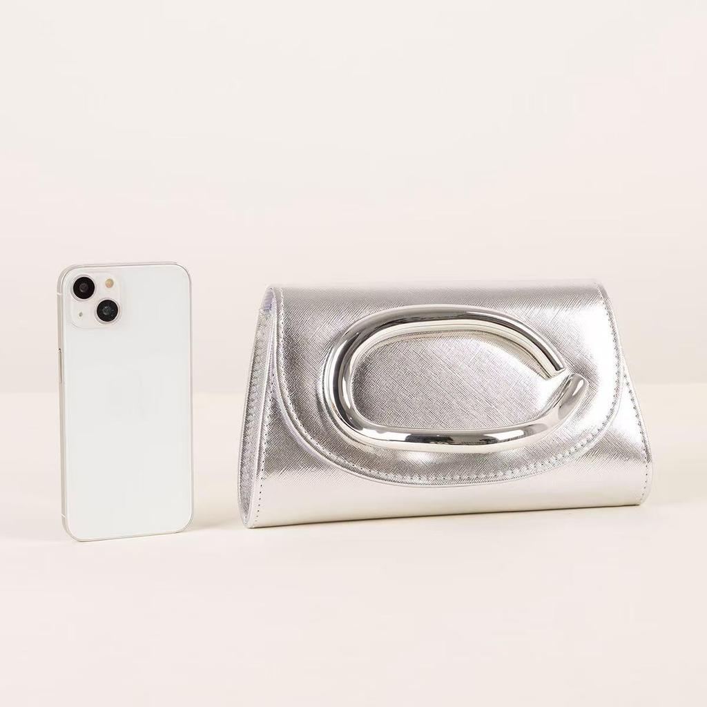 Trendy European & American Women's Clutch: Classic Handheld Evening Bag, Luxurious Crossbody & Shoulder Style.