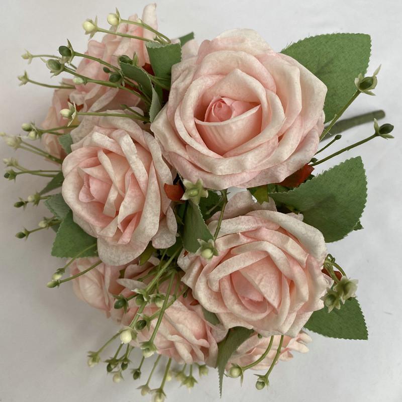 Искусственная композиция с розами в вазе для свадебной фотосъемки и оформления мероприятий