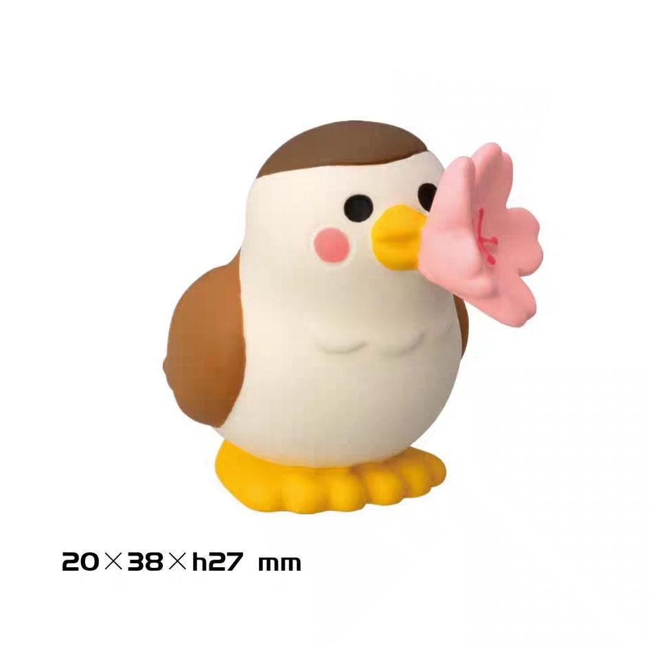 ZAKKA Cherry Blossom Miniature Japanese Cat Ornaments - Cute Heart-Shaped Desktop Decor Gifts.