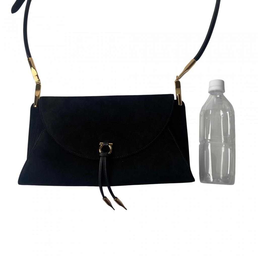 Б/у Сумка на плечо Salvatore Ferragamo черная Замша Женская