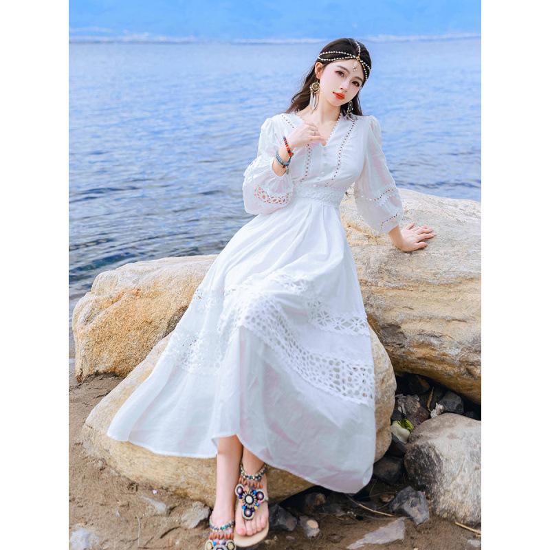 Пляжное платье с V-образным вырезом и рукавами-фонариками, отделанное кружевом ручной работы, в французском стиле с ажурным узором