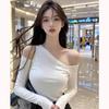 Сексуальные милые девушки белая ажурная блузка с открытым плечом женский дизайнерский стиль осень и зима корейский красивый облегающий топ