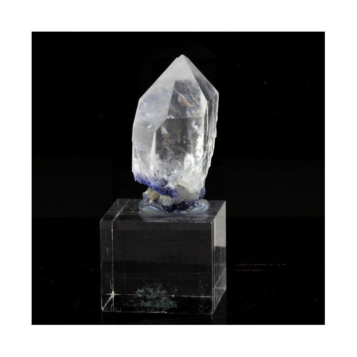 Pierres et Minéraux. Quartz + Dumortierite. 158.5 ct. Vaca Morta quarry, Bahia, Brésil.
