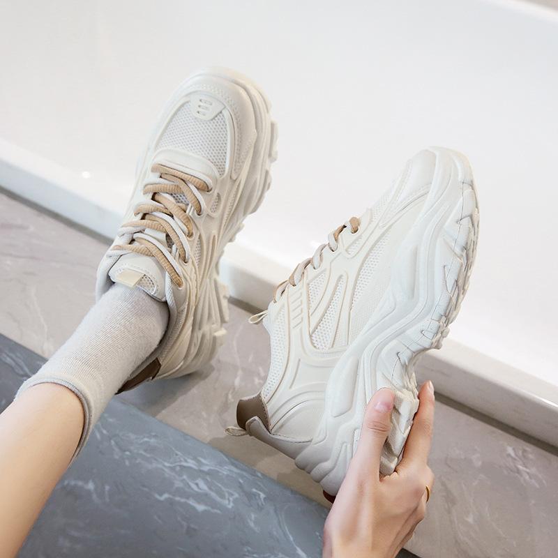 Сетчатые кроссовки-папа женские новые осенние дышащие инс прилив корейская версия универсальные спортивные и для отдыха на толстой подошве увеличивающие рост кроссовки для бега