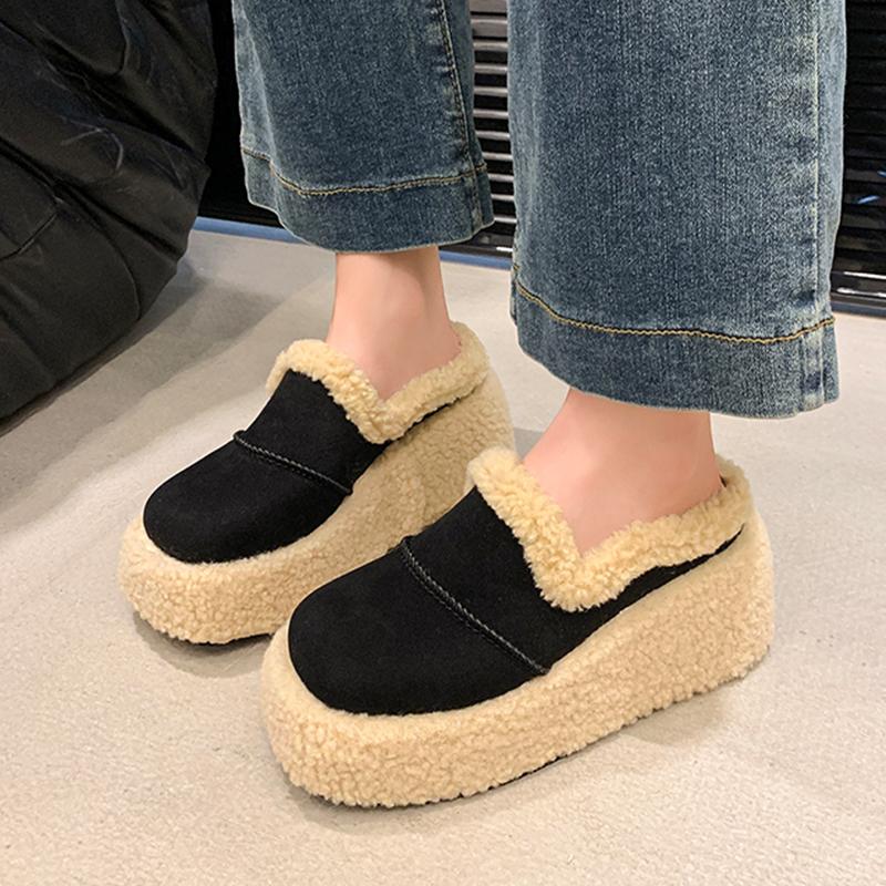 Модные женские меховые хлопковые тапочки на платформе с танкеткой, повседневные мюли, туфли с открытой пяткой, женские зимние трендовые шлепанцы 2025 года, женские зимние сапоги