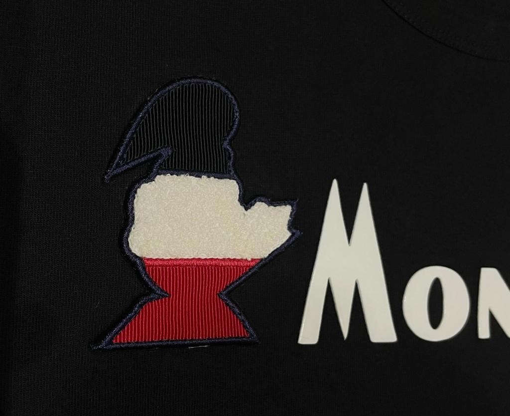 Подержанная мужская футболка с коротким рукавом MONCLER