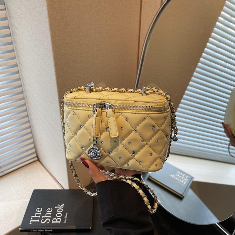 Korean Version of Fashionable Xiaoxiangfeng Diamond Chain Bag Women's Bag 2025 New Simple Small Square Bag Versatile Messenger Box Bag
