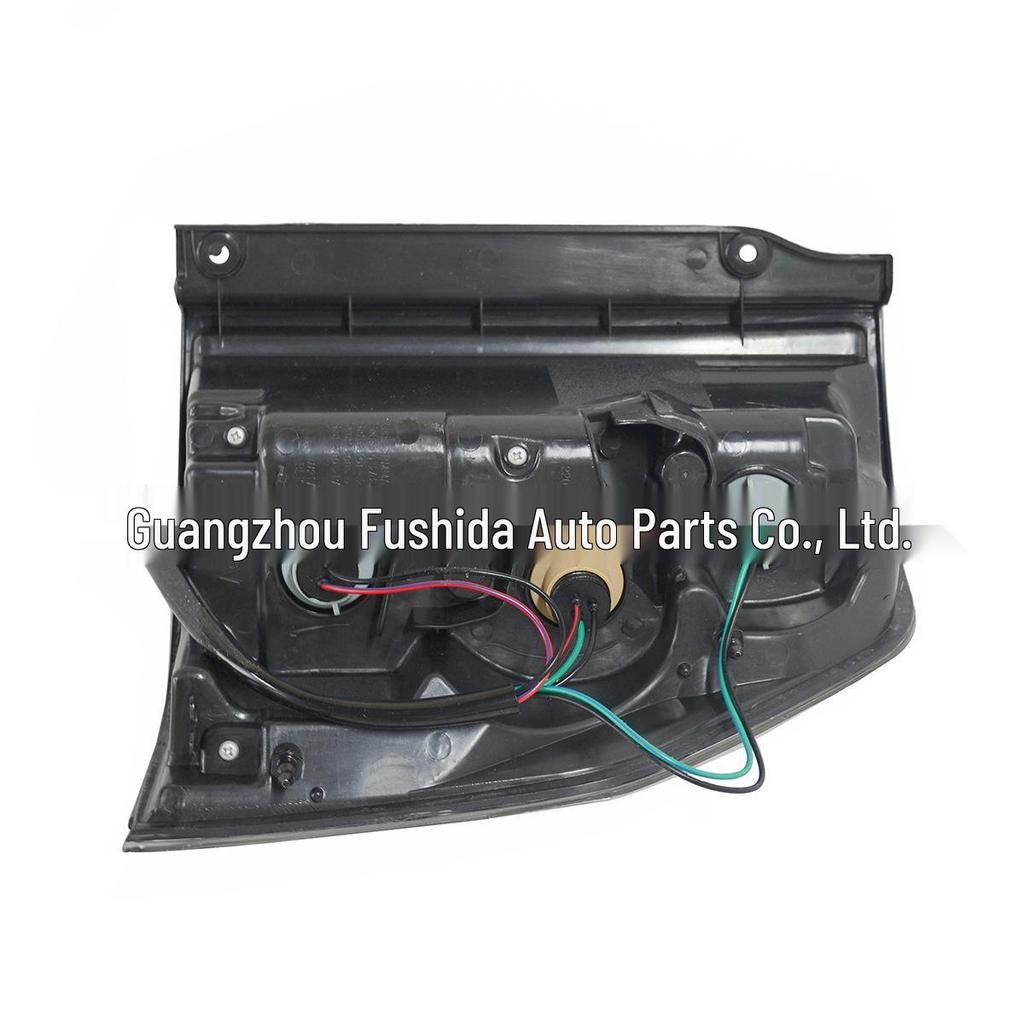 Задний фонарь Mitsubishi Pajero V97/Shogun/Montero MK IV 8330A597