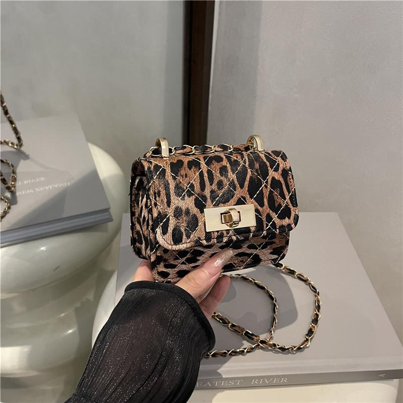 Нишевый дизайн повседневный простой личность модный тренд маленькая квадратная сумка осень новая женская сумка через плечо мессенджер