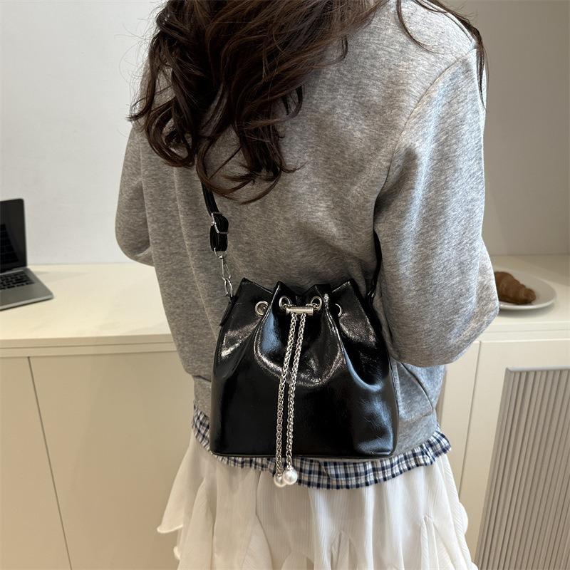 Нишевая высококлассная маленькая сумка женская новая красная сумка-ведро простая и универсальная на плечо сумка-мессенджер