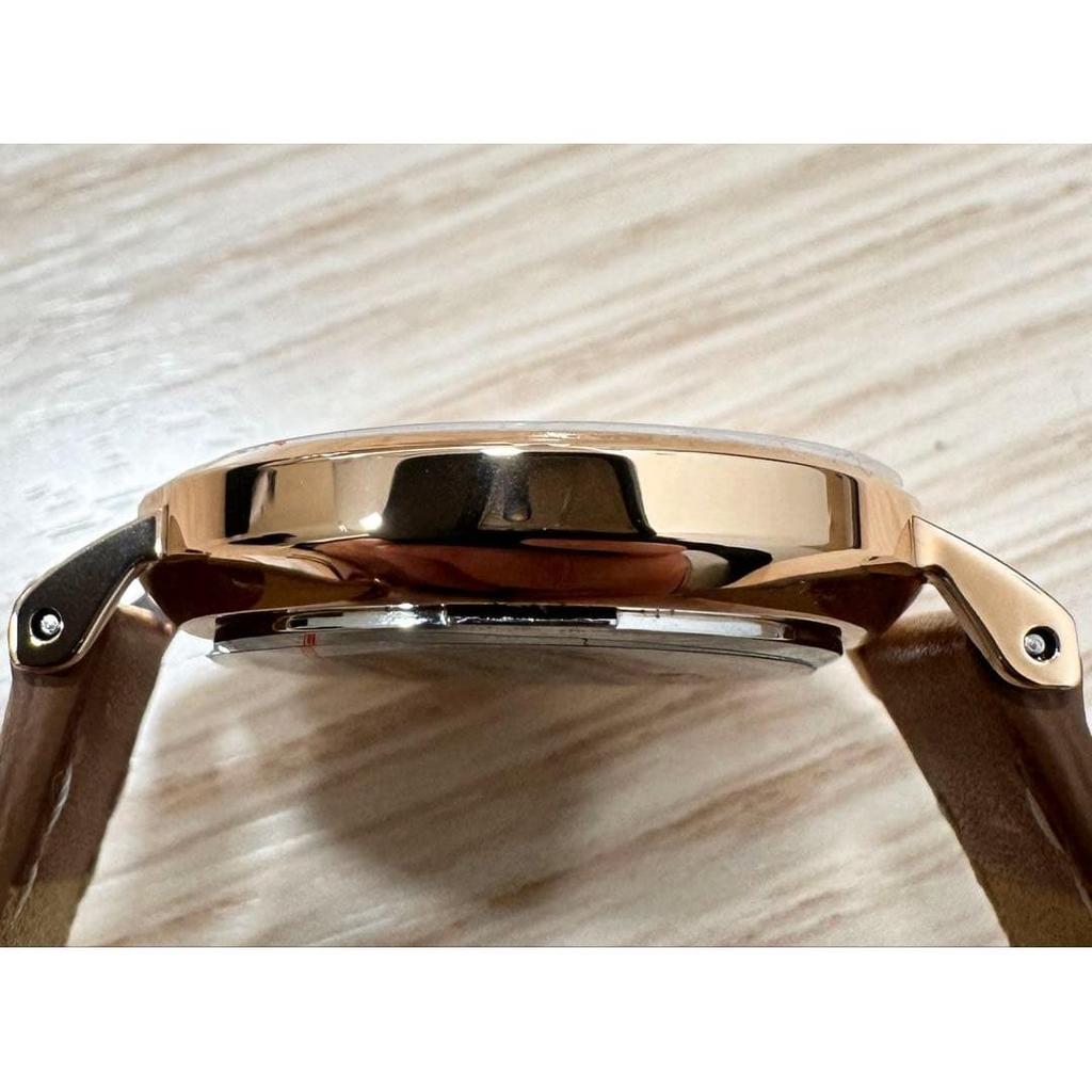 Б/у часы Daniel Wellington DW00100228, рабочий элемент