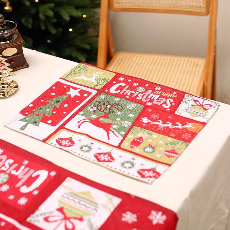 Набор декора рождественского стола: Подставка под тарелку, настольный флаг и скатерть для праздничной декорации