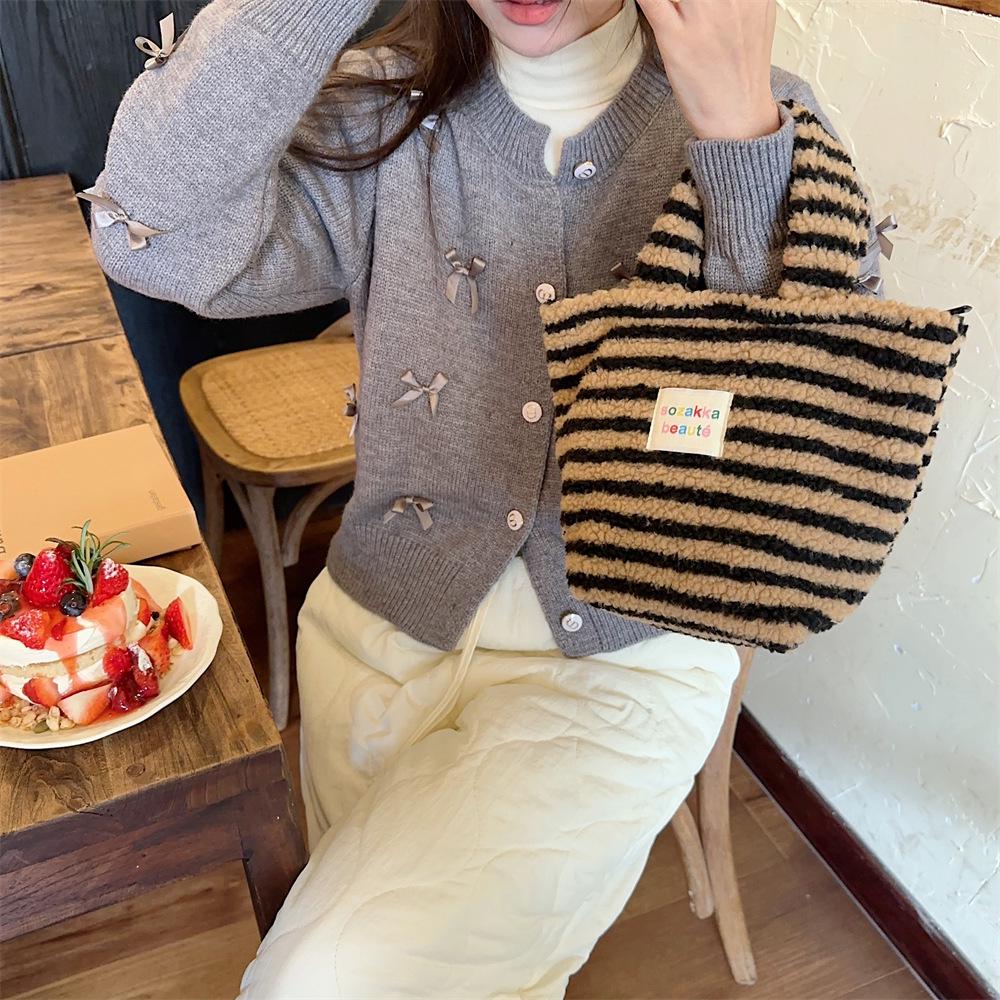 Зимняя мода 2023 Женская плюшевая сумка-тоут в горошек - Милая и стильная для работы или поездок