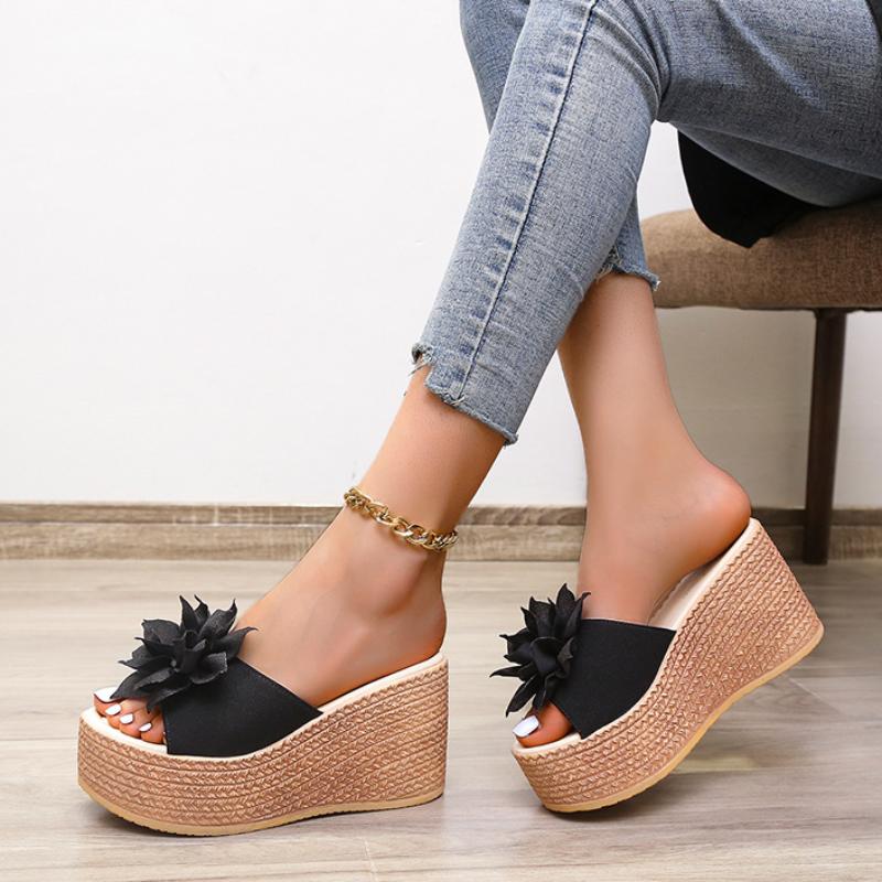 Тапочки женские уличные повседневные тапочки на высоком каблуке с рыбьим ртом 2024 года, летние новые женские сандалии с цветочным узором и большим наклонным каблуком, пляжная обувь