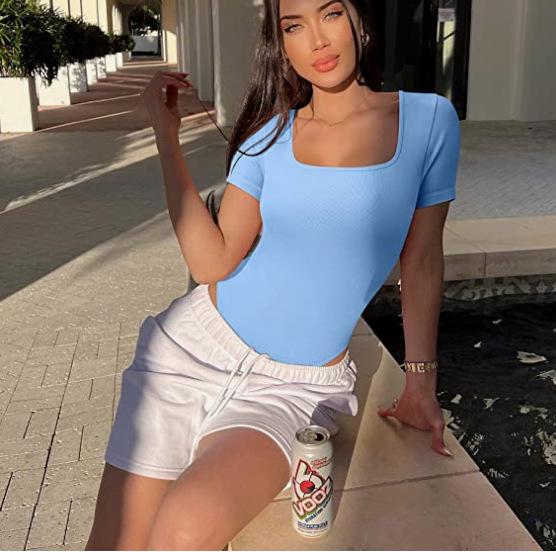 Европейский и американский летний женский комбинезон с квадратным вырезом и короткими рукавами '23