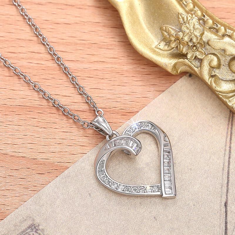 Huitan Eternity Heart Necklace for Women Silver Color Exquisite Bridal Wedding Necklace Brilliant Cubic Zirconia Luxury Jewelry