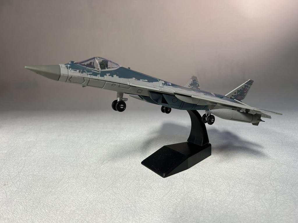 Модель истребителя СУ-57 в масштабе 1/100, литой самолет из АБС-пластика, модель самолета Су-57, игрушка для коллекции, современные развивающие игрушки, сборка