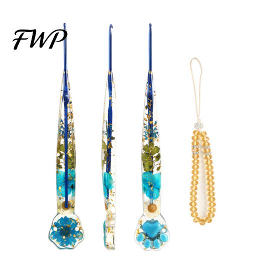 Knitting Tool Ergonomic Handle Floral Resin Crochet Hook, Dried Flower Clear Hand Sore Prevention Metal Head Hook with Beaded Wristlet for Arthritis