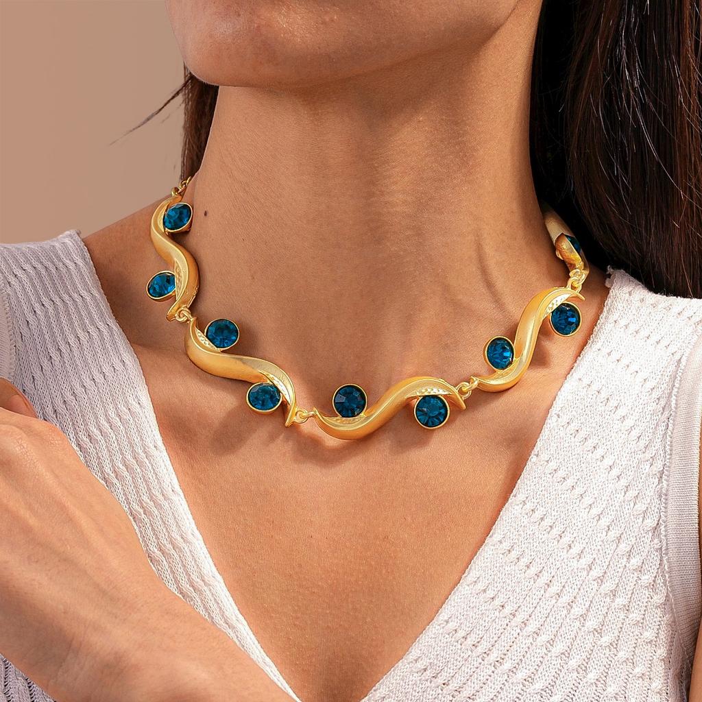 Модные украшения для женщин