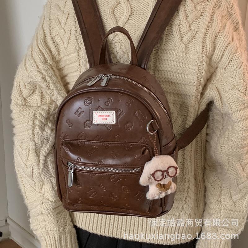 Простой ретро рюкзак с тиснением 2025 новая осенне-зимняя модная универсальная женская студенческая сумка для учебы и работы, маленькая сумка