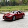 Ббураго 1:24 Альфа Ромео Джулия Купе Спортивный Автомобиль из Литого Металла Модель Diecast Металлическая Роскошная Модель Автомобиля Высокая Симуляция Коллекция Подарок