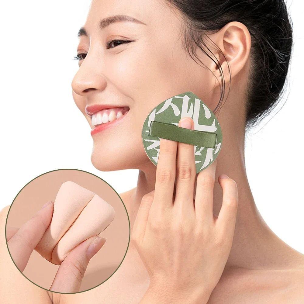 Треугольный спонж для нанесения тональной основы в форме капли воды для жидких кремов и пудры