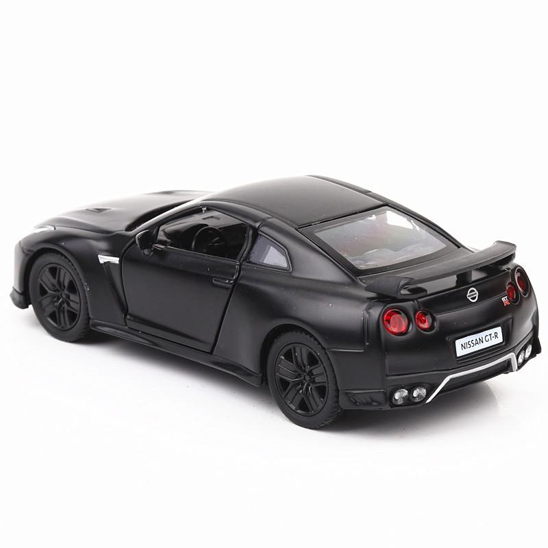 1/36 Nissan GTR Металлическая модель автомобиля Игрушки для мальчиков Литая модель автомобиля с инерционным механизмом Коллекционная машина для детей Подарки Игрушки для взрослых