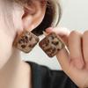 Квадратные серьги с принтом леопарда и серебряной иглой: Ретро-гонконгский стиль в кофейном плюше для женщин