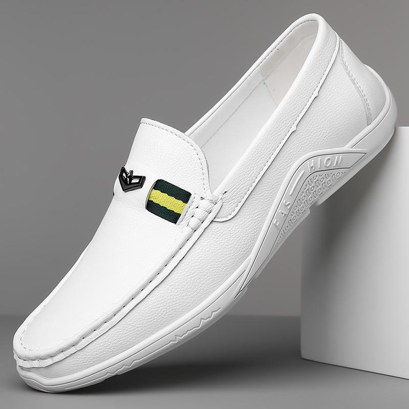 Новые туфли для мужчин Кожаные повседневные туфли Весна Лето Белые туфли на плоской подошве Молодежные уличные легкие классные мокасины без застежек