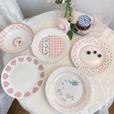 Тарелка с тюльпаном Ins Wind Retro Flower Bear Cherry Smiling Face Завтрак Керамическая десертная тарелка Western Food Тарелка Милая девушка Чистый красный