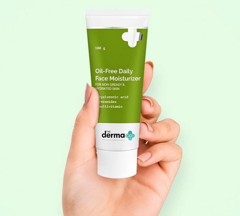 The Derma Co Безмасляный ежедневный увлажняющий крем для лица с гиалуроновой кислотой, керамидами и мультивитаминами для кожи, склонной к жирности, и увлажненной кожи 100 г