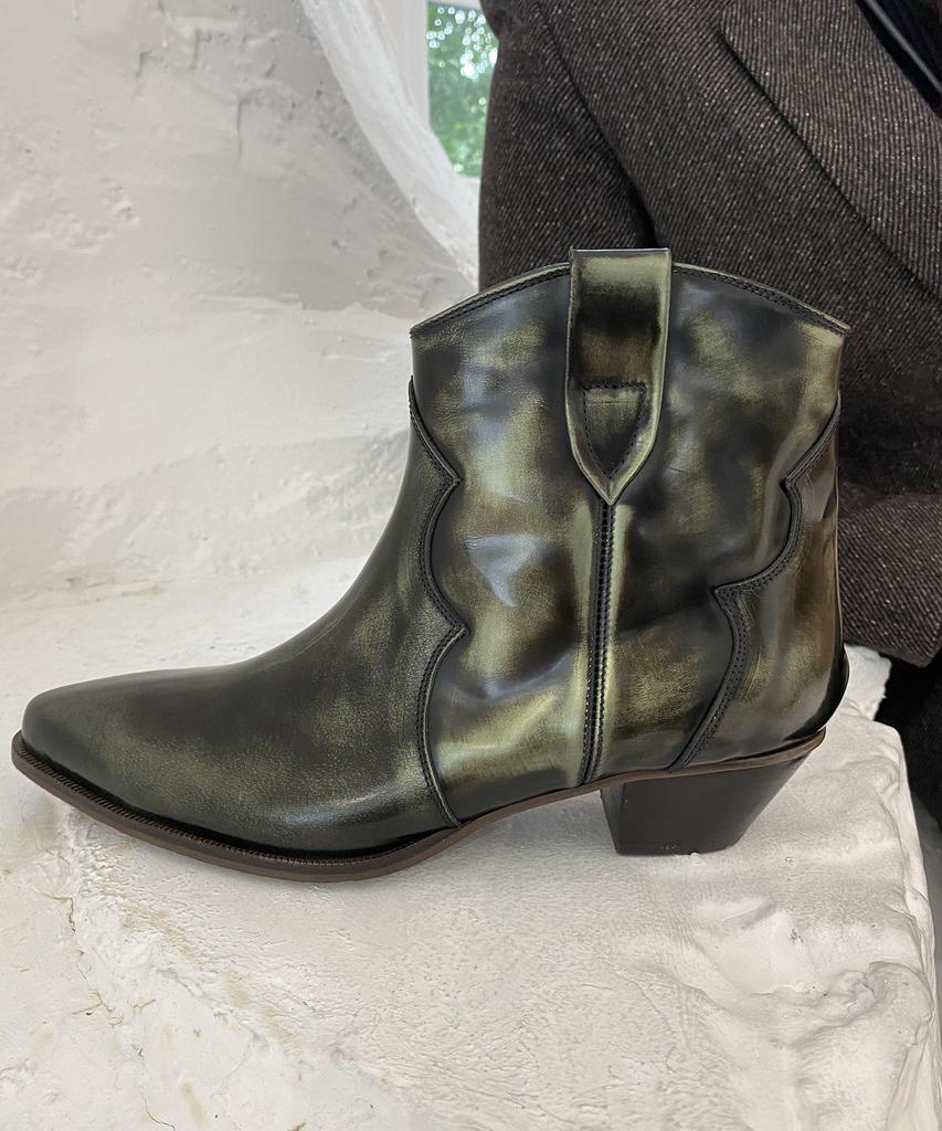 Treten Western Ankle Boots