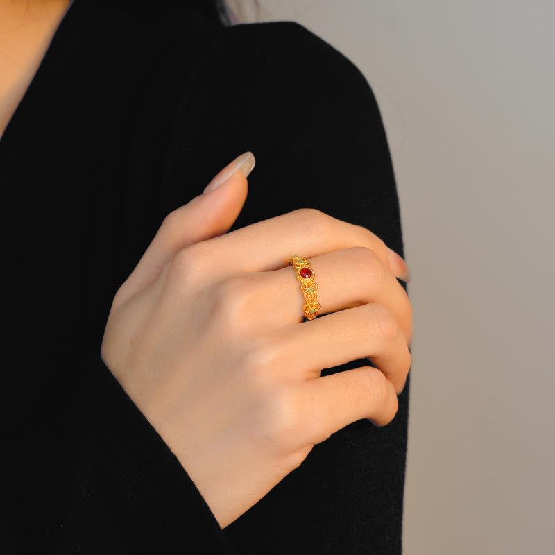 Chinese retro palace-style ring for women, Vietnamese sand gold, ancient brushed finish, adorned with red zircon, imitation gold color
