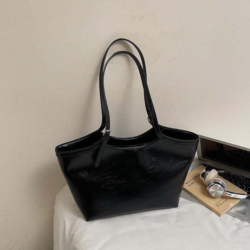 Ретро сумка женская большой вместимости 2025 новая осень и зима универсальная простая наплечная сумка текстурная сумка-тоут для поездок