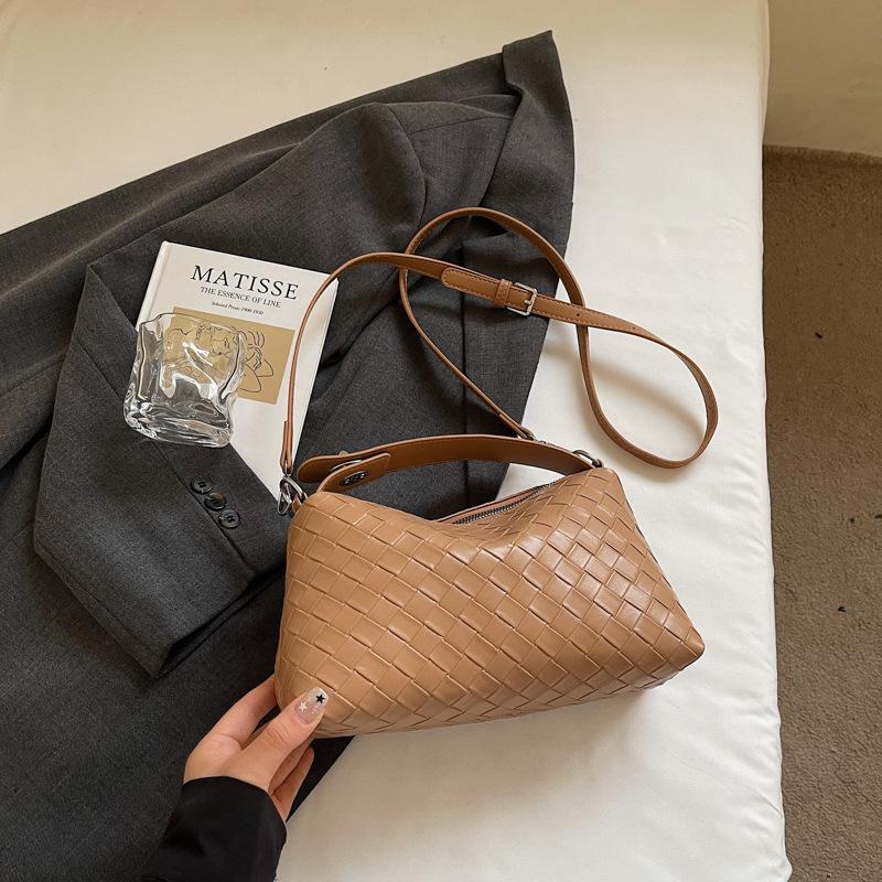 2025 Summer New Bag Women's Niche Hand Carry Woven Pattern Shoulder Bag High Value Fashion Bag Women