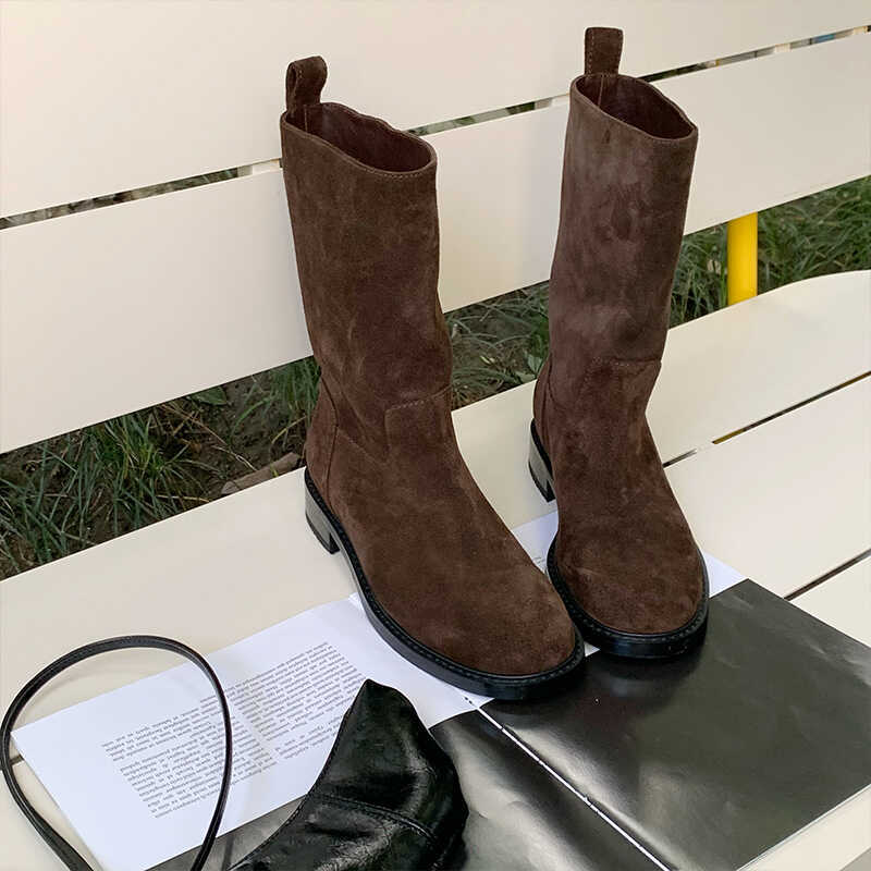 Корейская версия женских ботинок-сигарет ручной работы, новые кожаные ботинки средней высоты в стиле ретро, ботинки-рыцари прямого силуэта, одинарные ботинки осень-зима 2025