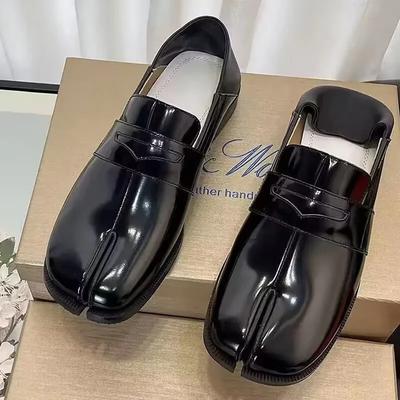 Женские лоферы таби с раздельным носком в британском стиле, на плоском каблуке, из лакированной кожи, слипоны, обувь для ленивых людей, обувь для свиной стопы