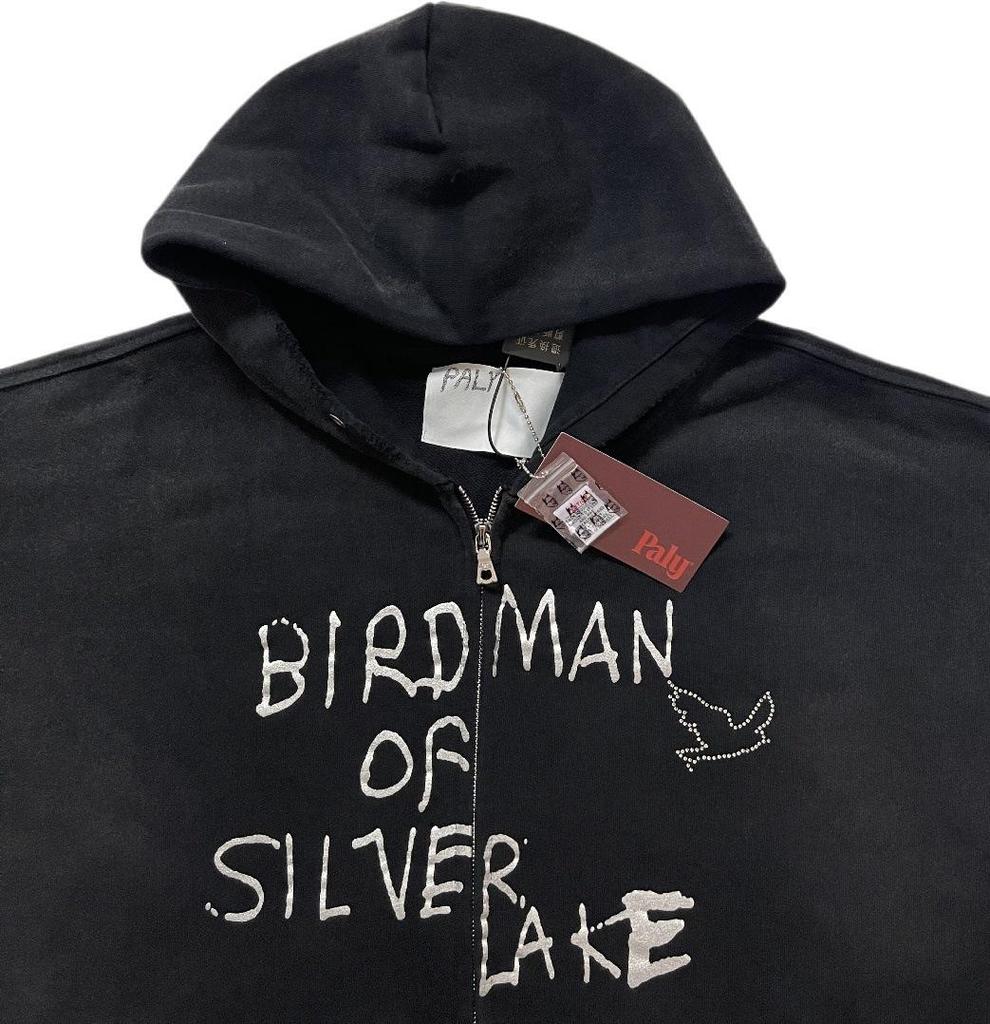 Худи на молнии с потертостями и нашивкой-медалью 'Птицечеловек из Голливуда'