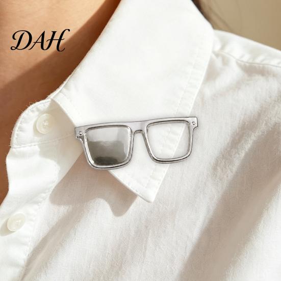 Clothes Eyeglass Pin Eyeglasses Holder Brooch Pin, Zinc Alloy Square Frame Glasses Portable Eyewear Hanger Decoration Accessories for Men Women Metal