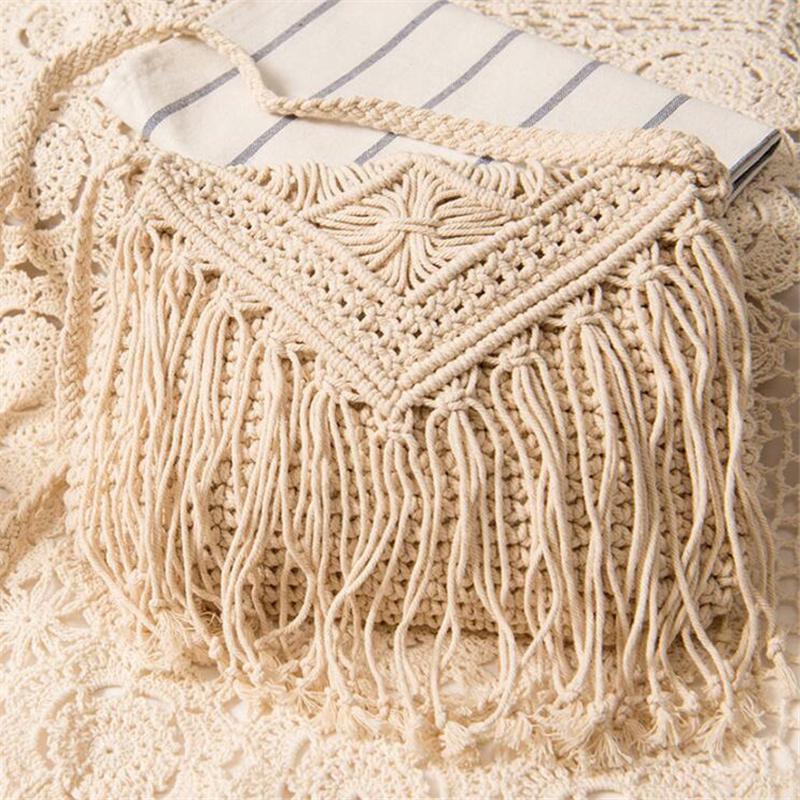 Шикарная женская сумочка с красивыми кисточками. размер сумки: 27 см * 2 см * 21 см