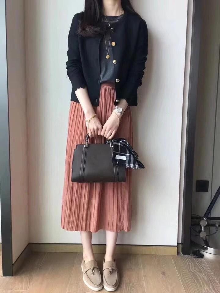 Женские лоферы слипоны с кисточками в британском стиле 2024 - Удобная плоская мягкая подошва