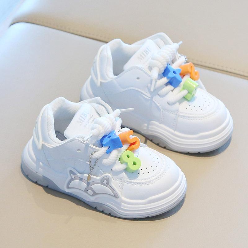 Children's sports shoes 2025 spring and autumn new boys' little white shoes cartoon girls' casual board shoes soft sole baby shoes single