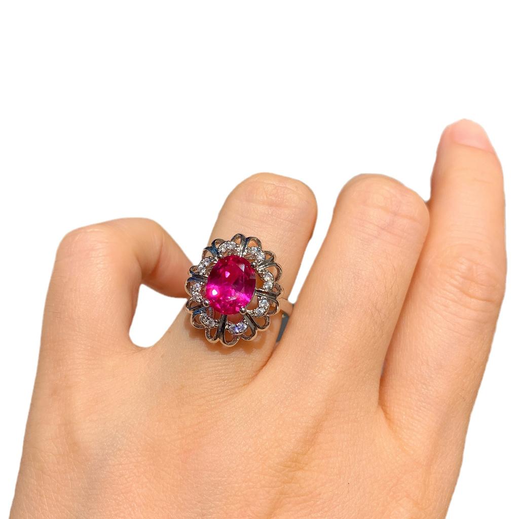 Ювелирные изделия Трехкомпонентное кольцо с рубином цвета голубиной крови, серебряные серьги-иглы с рубиновым корундом, имитация рубинового ожерелья