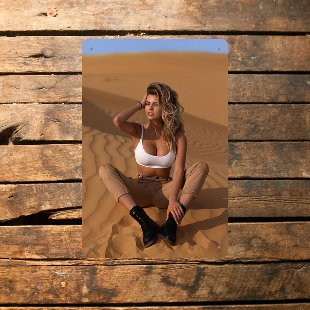 Металлическая табличка Men Cave Постер с сексуальной моделью - 8X12 дюймов Настенный декор для бара, магазина, кафе, офиса, гаража, кухни, украшение для дома